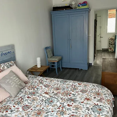 Les Baigneuses דירה